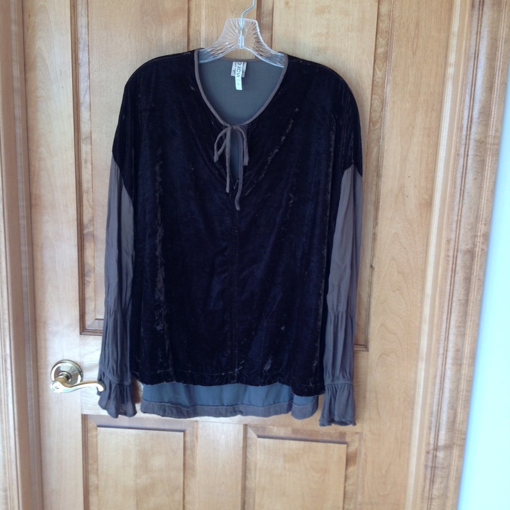 XCVI size Large velvet top